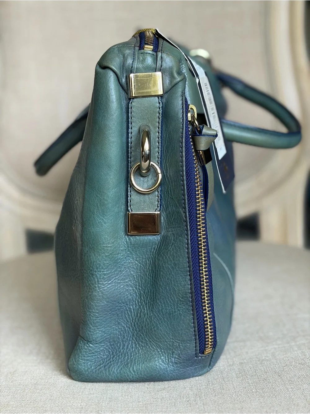 NWT Tre Vero Luxurious Italian Leather Satchel Handbag in blended Teal and Green